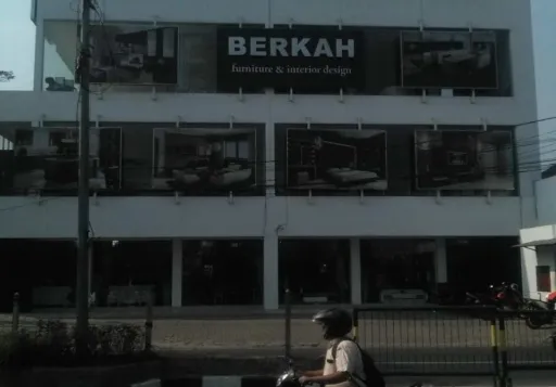 Gedung Kantor Dijual di Jl. Kartini, Depok