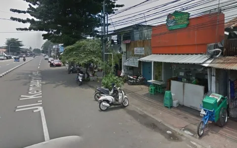 Rumah Tua Jl. Kemayoran Gempol, Hadap Jalan Raya ST-R663