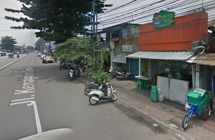 Rumah Tua Jl. Kemayoran Gempol, Hadap Jalan Raya ST-R663