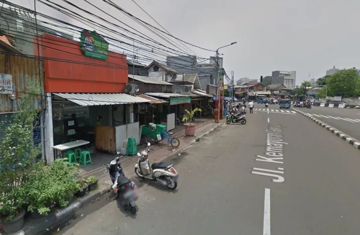 Rumah Tua Jl. Kemayoran Gempol, Hadap Jalan Raya ST-R663