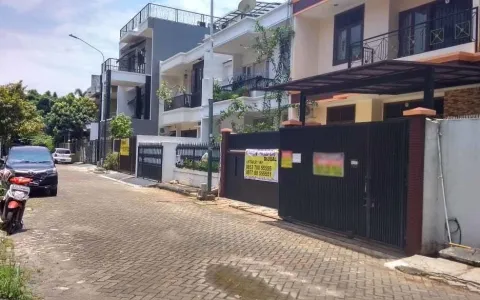 Rumah 2 Lantai Puri Kencana Puri Indah, Jakarta