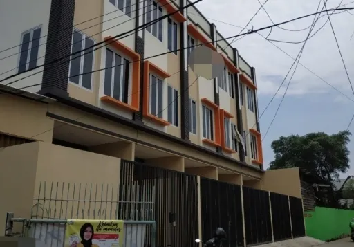 Rumah Bentuk Ruko,jl,Perdana Raya,Jelambar,Jakarta Barat