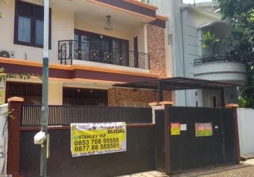 Rumah 2 Lantai Puri Kencana Puri Indah, Jakarta