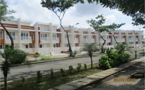 Sewa Townhouse Park Residence Type Alamanda, Taman Surya