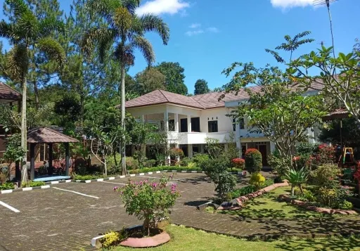 Hotel Murah Di Cisarua Bogor 500 m dari jalan raya puncak
