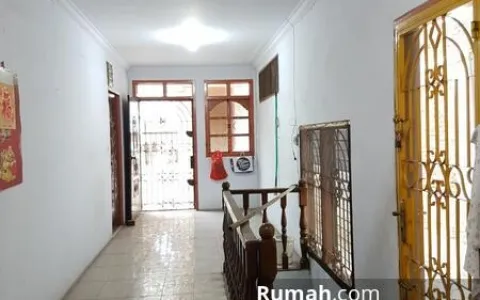 Rumah kantor   gudang 6 kamar tidur di Tambora