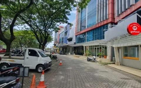 Dijual cepat Ruko Sudut 4 lantai di Emerald Avenue 1