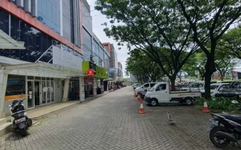 Dijual cepat Ruko Sudut 4 lantai di Emerald Avenue 1