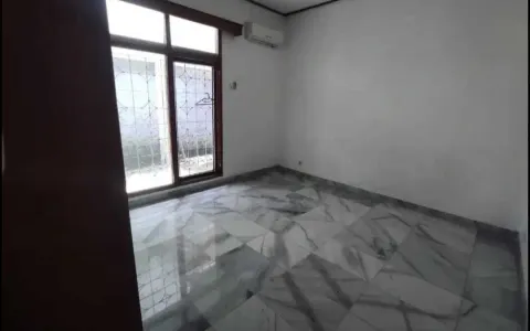 Disewakan Murah Rumah Kebayoran Baru , Jakarta