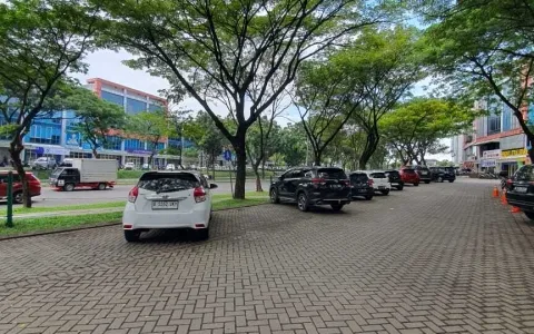 Dijual cepat Ruko Sudut 4 lantai di Emerald Avenue 1