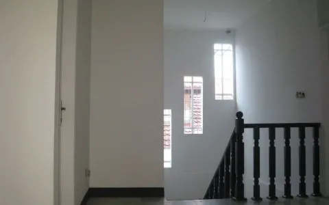 Dijual Cepat Rumah Intercon Kebon Jeruk, Jakarta