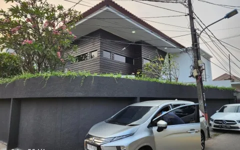 dijual cepat rumah di jl putra tunggal