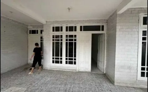 dijual cepat rumah di daerah meruya