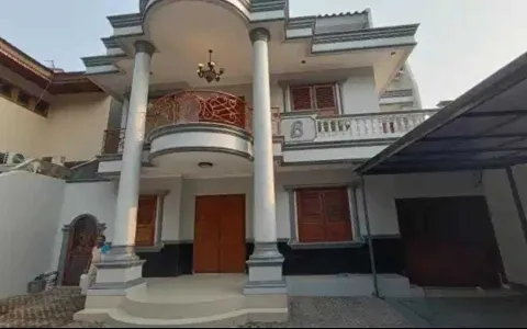 dijual cepat rumah dengan basement jl limau