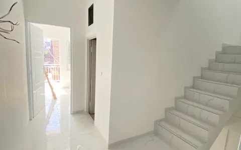 Dijual Rumah Di Jl.. Menteng, Tanjung Duren. jakarta Barat