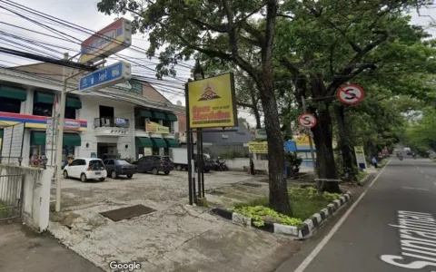 Dijual Cepat Ruang Usaha, Gedung di Jl. Supratman, Bandung Wetan