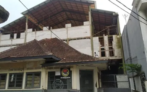 Dijual Cepat Ruang Usaha, Gedung di Jl. Supratman, Bandung Wetan