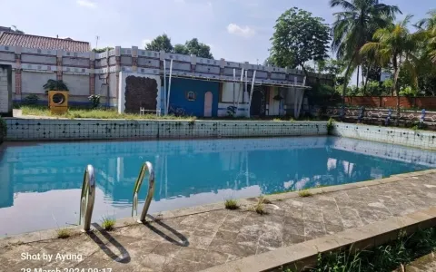 Dijual Cepat Gedung Country Club di Jl. Gema Pesona Estate, Depok