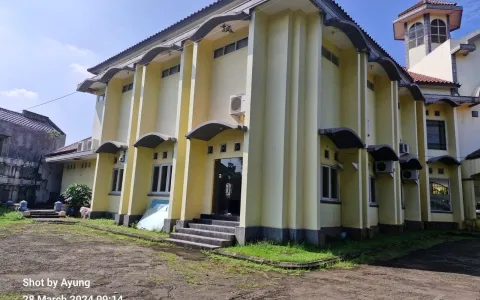 Dijual Cepat Gedung Country Club di Jl. Gema Pesona Estate, Depok