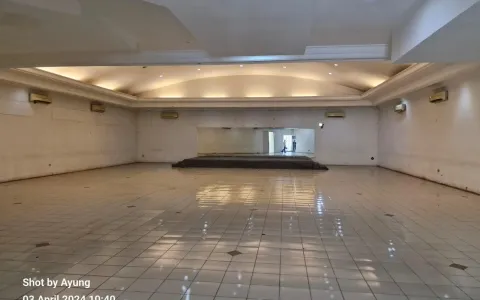 Dijual Cepat Gedung Country Club di Jl. Gema Pesona Estate, Depok