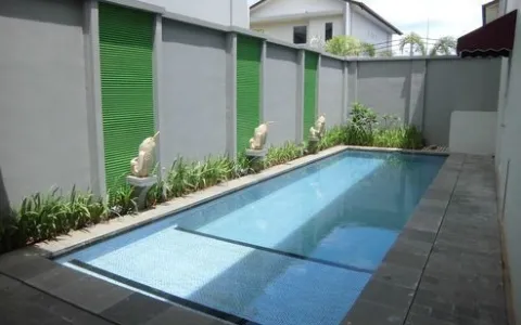 Rumah Komplek Haji Jaya 12, Cilandak, Ada Kolam Renang