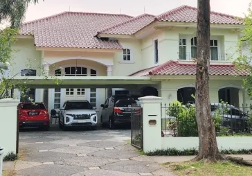 Rumah Klasik modern Dijual Cepat Di Lippo Karawaci, Tangerang