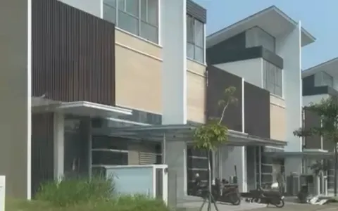 Rumah Dijual Cepat di Golf Island Cluster Chopin Boulevard PIK
