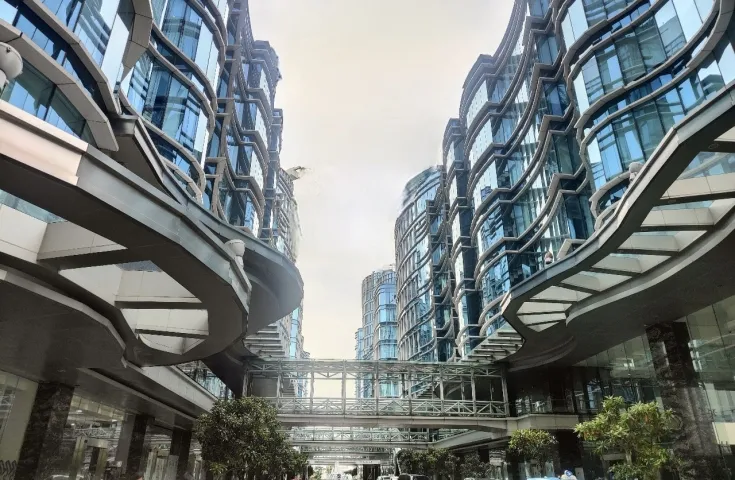 Disewakan Gedung di Lendmark Pluit, Jakarta Utara