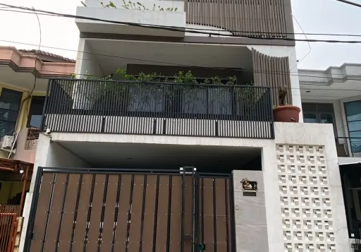 Dijual Rumah di Green Garden