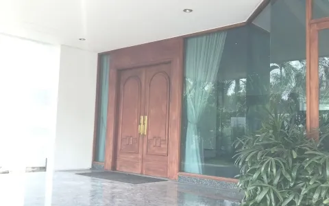 Disewakan Rumah di Taman Kebon Jeruk Intercon