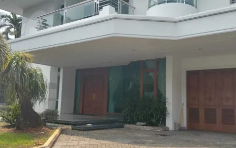 Disewakan Rumah di Taman Kebon Jeruk