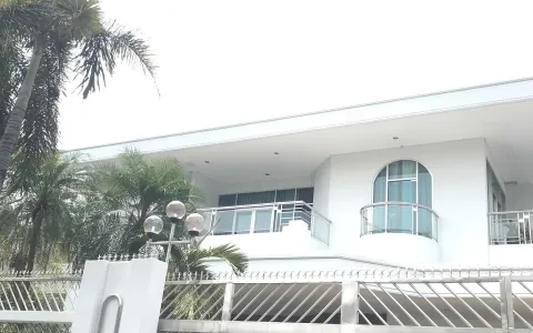 Disewakan Rumah di Taman Kebon Jeruk Intercon