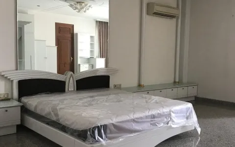 Disewakan Rumah di Taman Kebon Jeruk Intercon