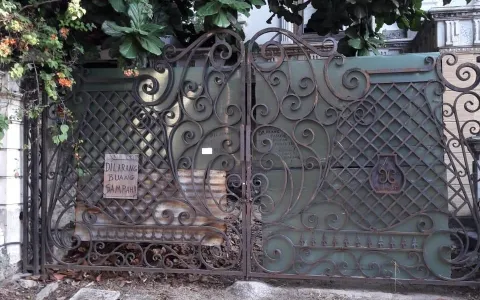 Dijual Rumah di Bukit Gading Mediterania