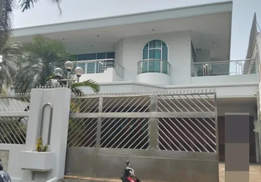 Disewakan Rumah di Taman Kebon Jeruk Intercon