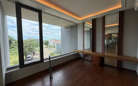 Dijual rumah Bergaya Minimalis Tropical Resort di Daan Mogot Baru