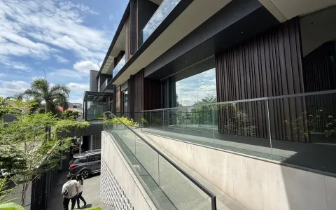 Dijual rumah Bergaya Minimalis Tropical Resort di Daan Mogot Baru