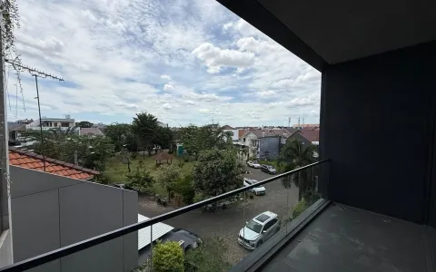 Dijual rumah Bergaya Minimalis Tropical Resort di Daan Mogot Baru
