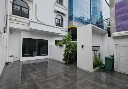 Gedung siap pakai di Petojo, Jakarta Pusat