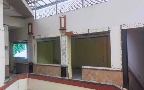 Rumah Hoek Lokasi Strategis di Jl. Wijaya, Kebayoran Baru