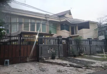 Rumah Hoek Lokasi Strategis di Jl. Wijaya, Kebayoran Baru