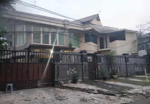 Rumah Hoek Lokasi Strategis di Jl. Wijaya, Kebayoran Baru