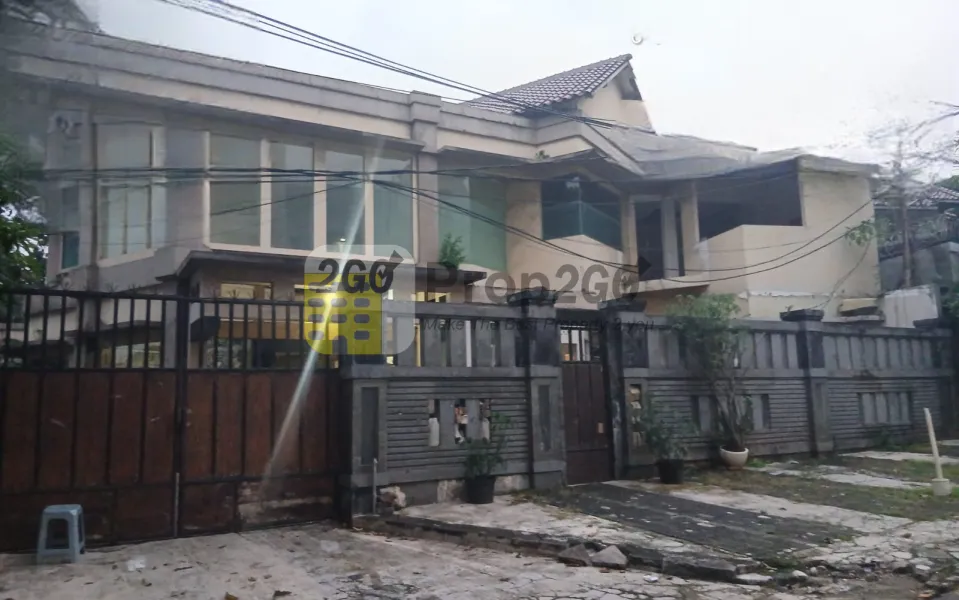 Rumah Hoek Lokasi Strategis di Jl. Wijaya, Kebayoran Baru