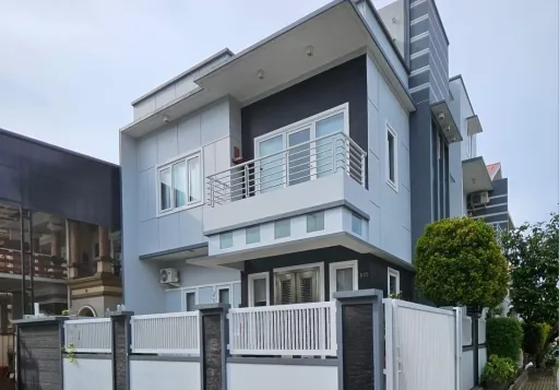 Rumah Bagus Posisi Hoek  di Jakarta Barat