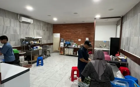Ruko Pinggir Jalan Raya Cocok untuk Usaha
