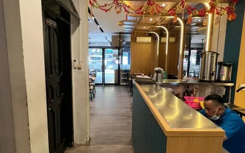 Ruko Pinggir Jalan Raya Cocok untuk Usaha