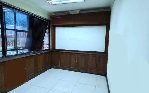 Ruko Akses Cepat di Pinggir Jalan