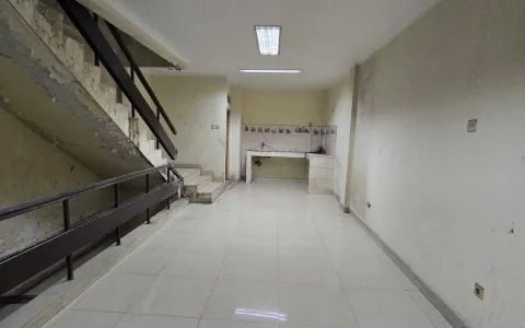 Ruko Akses Cepat di Pinggir Jalan