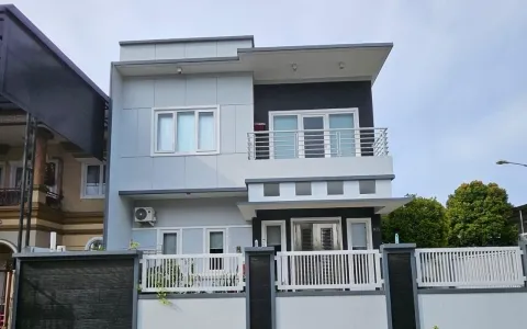 Rumah Bagus Posisi Hoek  di Jakarta Barat