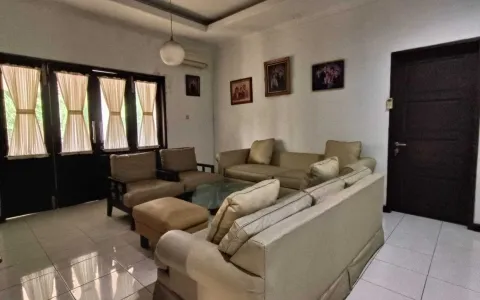 Rumah Hoek, Bagus dan Terawat di Bintaro